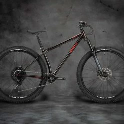 VTT SURLY KRAMPUS SUS 2021 11 VTT SURLY KRAMPUS SUS 2021 -Promos ÉQUIPEMENTS VELO Boutique krampus sus bk9913 background 2000x1333 1