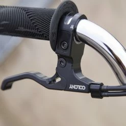 LEVIER DE FREIN COLONY BRETHREN DROIT 5 LEVIER DE FREIN COLONY BRETHREN DROIT -Promos ÉQUIPEMENTS VELO Boutique photo nov 27 11 10 19 am